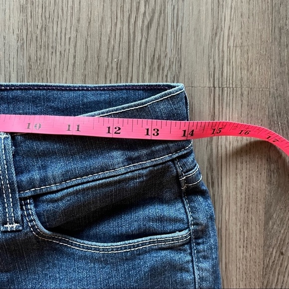 NYDJ Women’s Crop Jeans Medium Wash Size 2 Button Hem Lift Tuck Technology - Picture 7 of 9